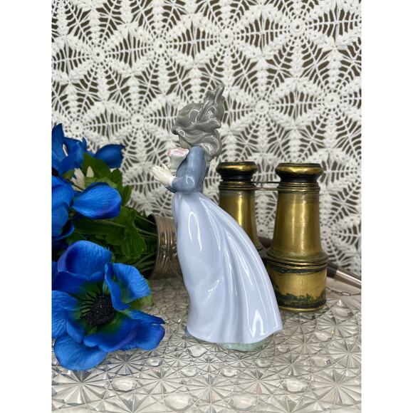 1988 Lladro Nao Windy Afternoon Girl with Flowers Porcelain Figurine - Picture 3 of 5